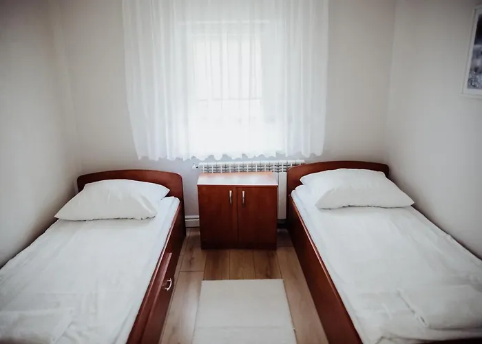 Hostel Pokoje Goscinne Biala Dama *