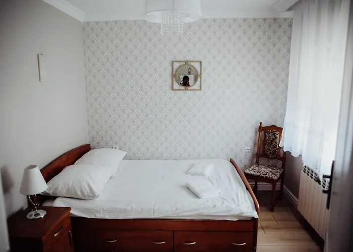 Pokoje Goscinne Biala Dama Mlawka